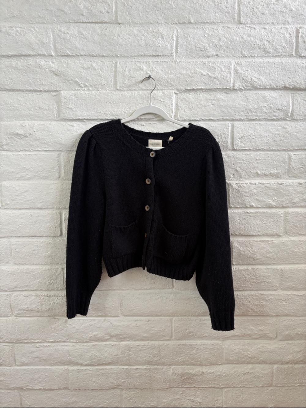 Doen Black Cropped Button-Up Cardigan